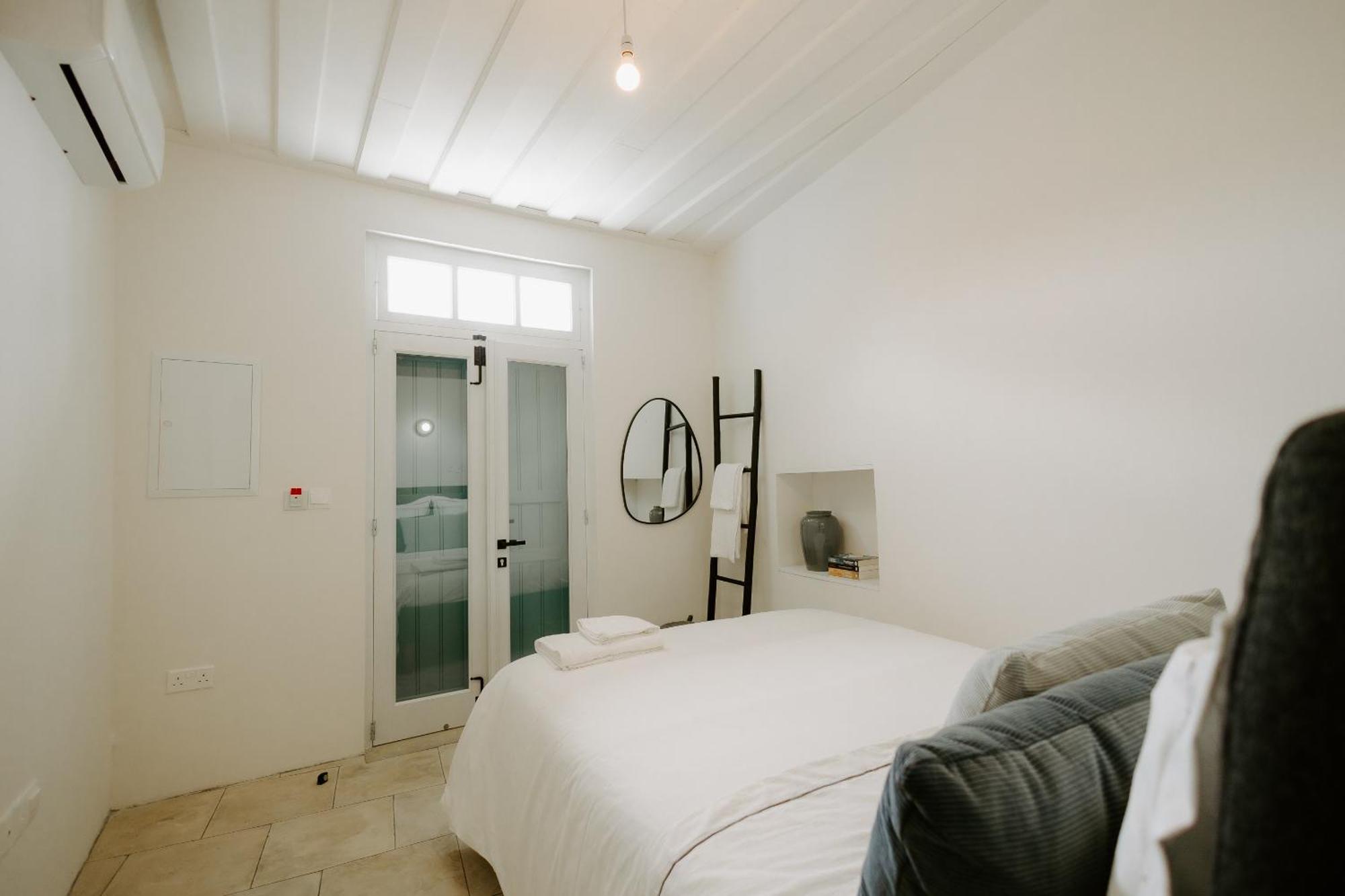Smaragda'S Guest Rooms ลิมาซอล ภายนอก รูปภาพ