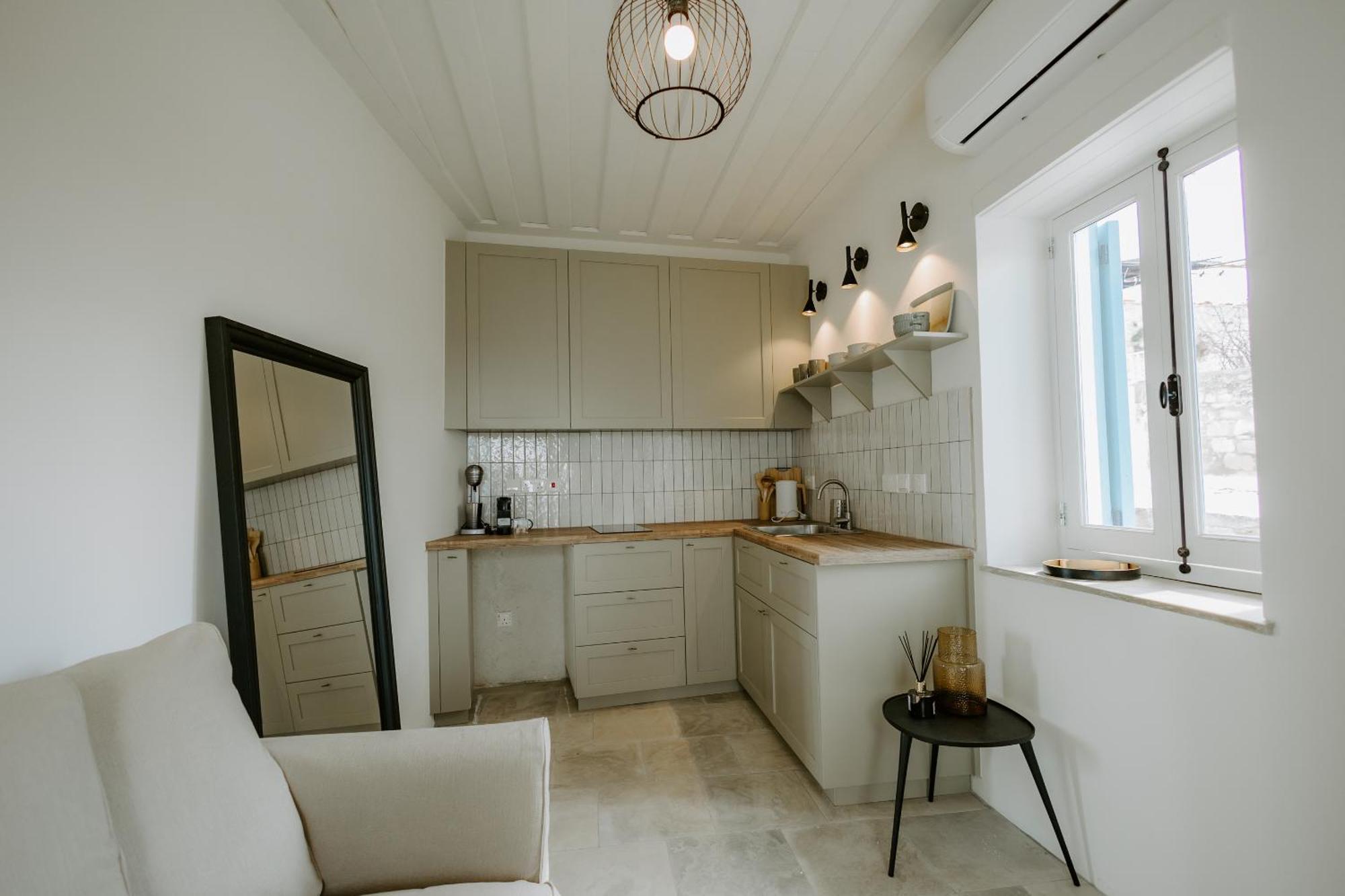 Smaragda'S Guest Rooms ลิมาซอล ภายนอก รูปภาพ