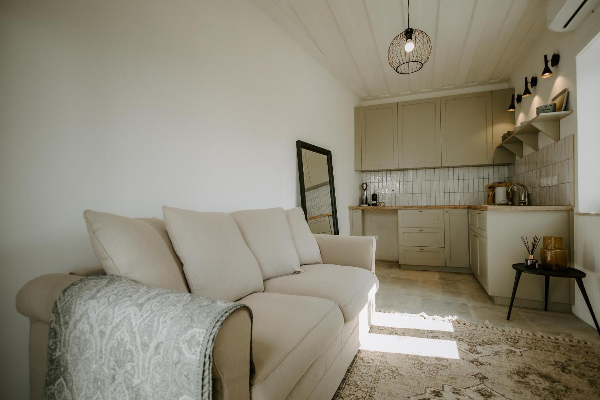 Smaragda'S Guest Rooms ลิมาซอล ภายนอก รูปภาพ