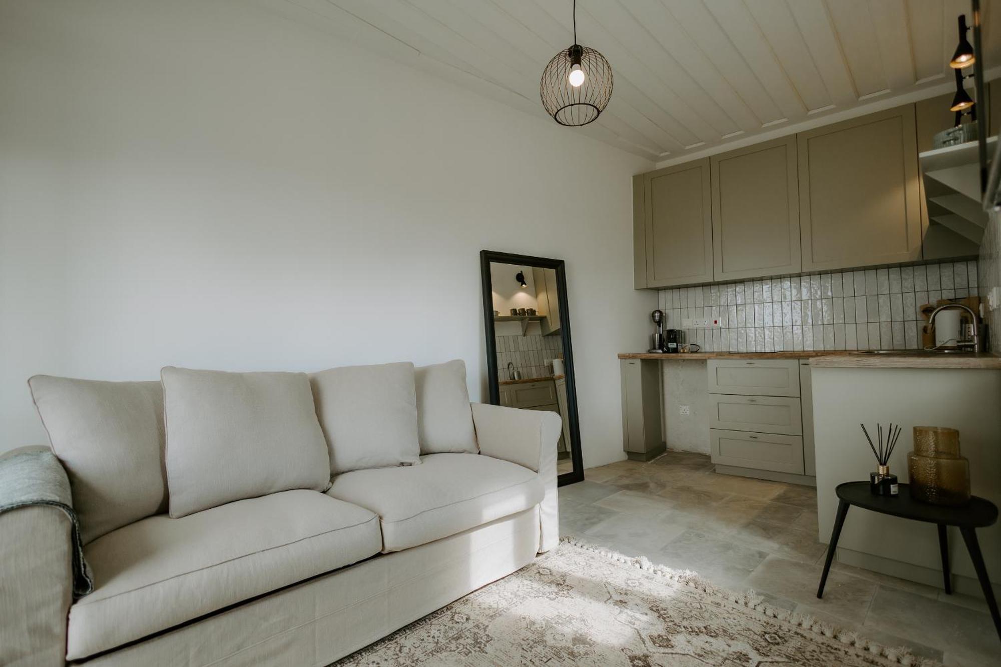 Smaragda'S Guest Rooms ลิมาซอล ภายนอก รูปภาพ