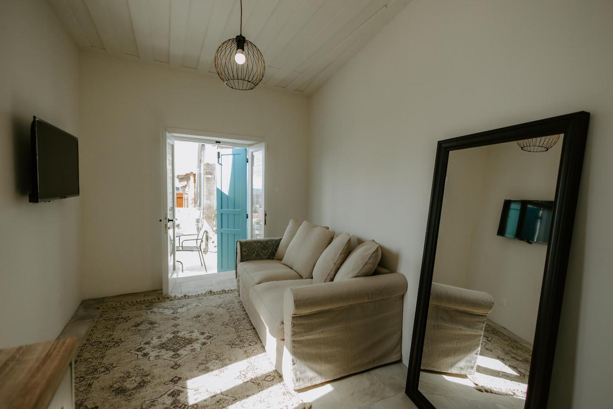 Smaragda'S Guest Rooms ลิมาซอล ภายนอก รูปภาพ